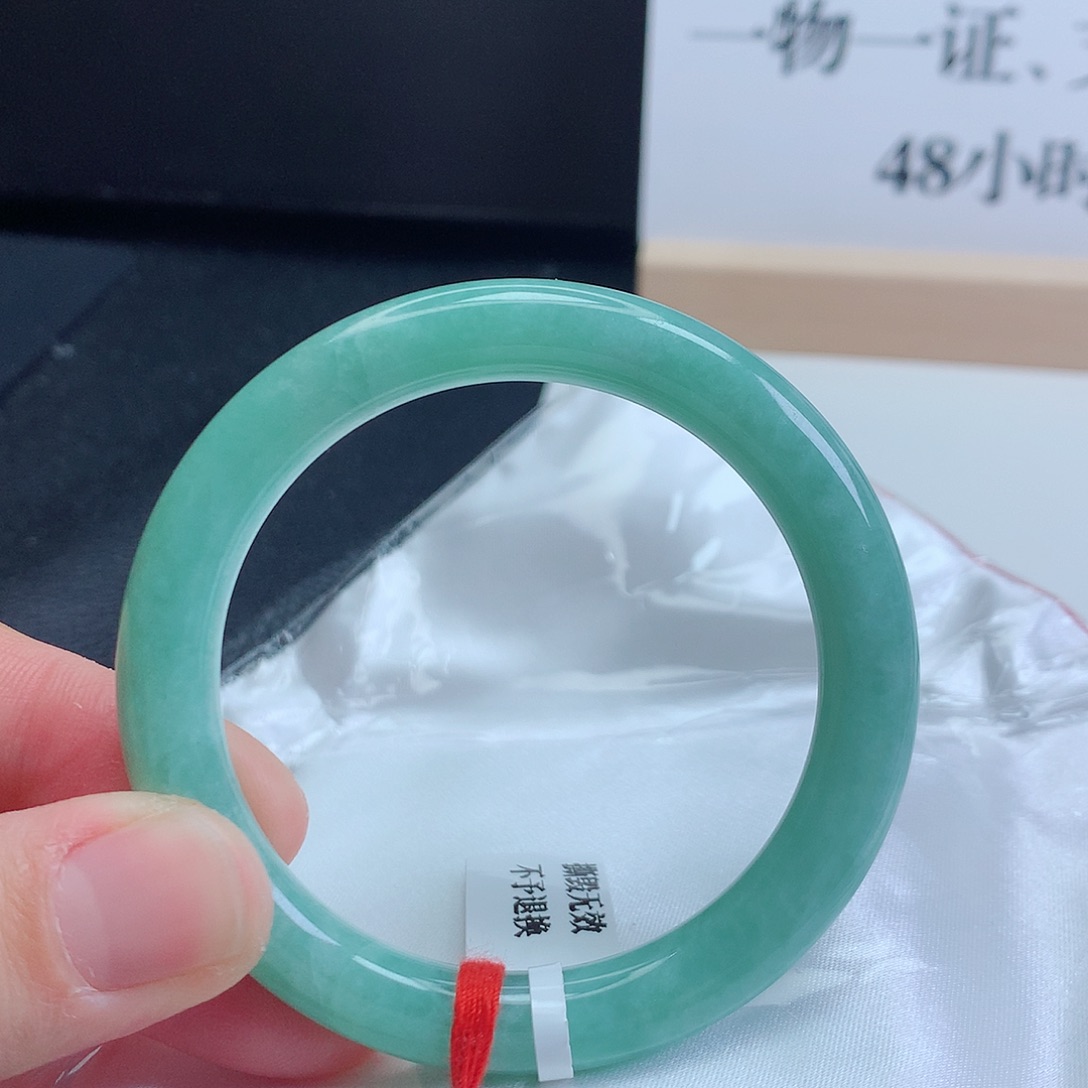 翡翠手镯未镶嵌53圈口