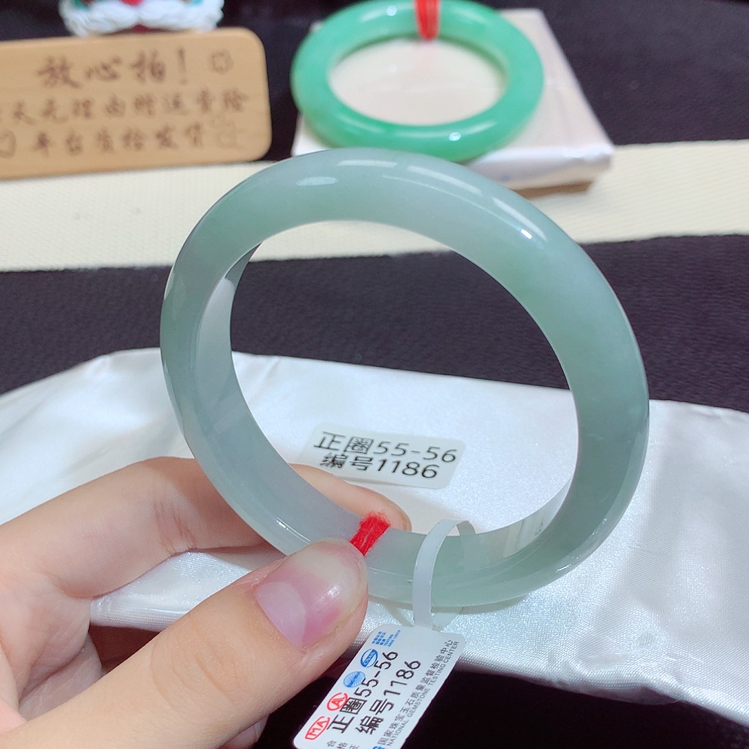 翡翠未镶嵌手镯1186