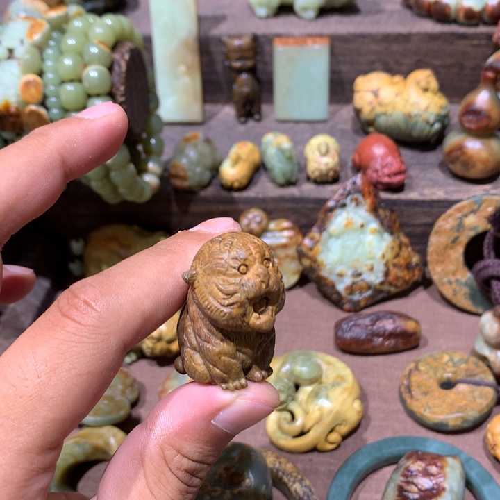 未镶嵌岫岩河磨玉（透闪石质玉）把件