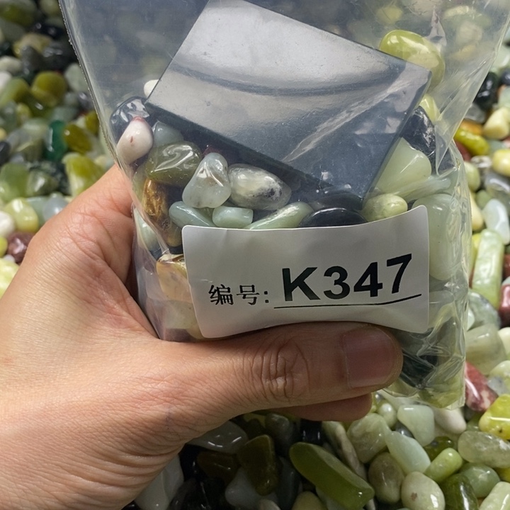 蛇纹石玉鱼缸石未镶嵌