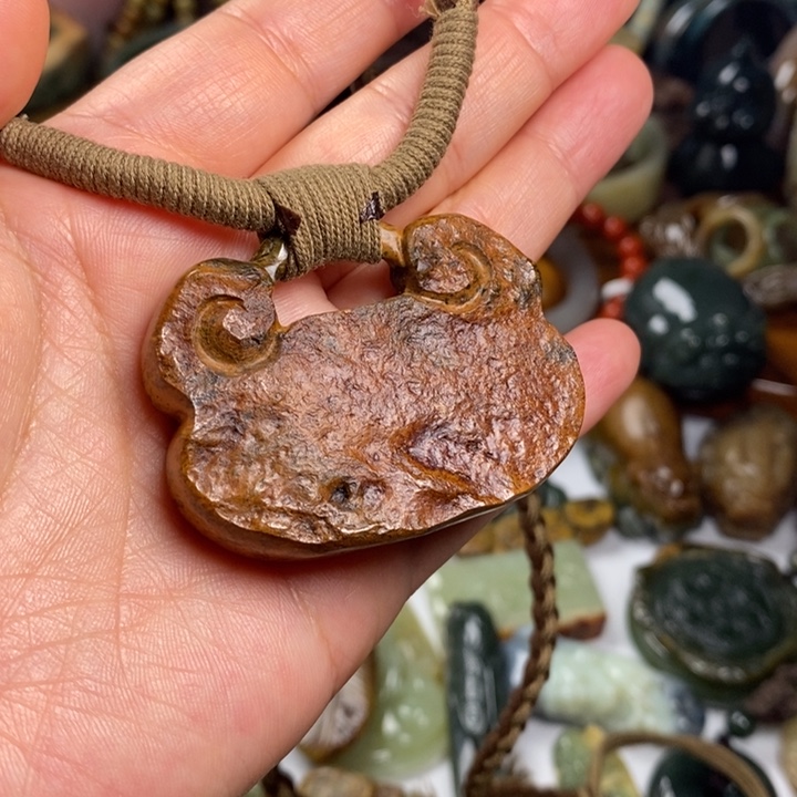 未***师和田玉（糖玉）未镶嵌手镯