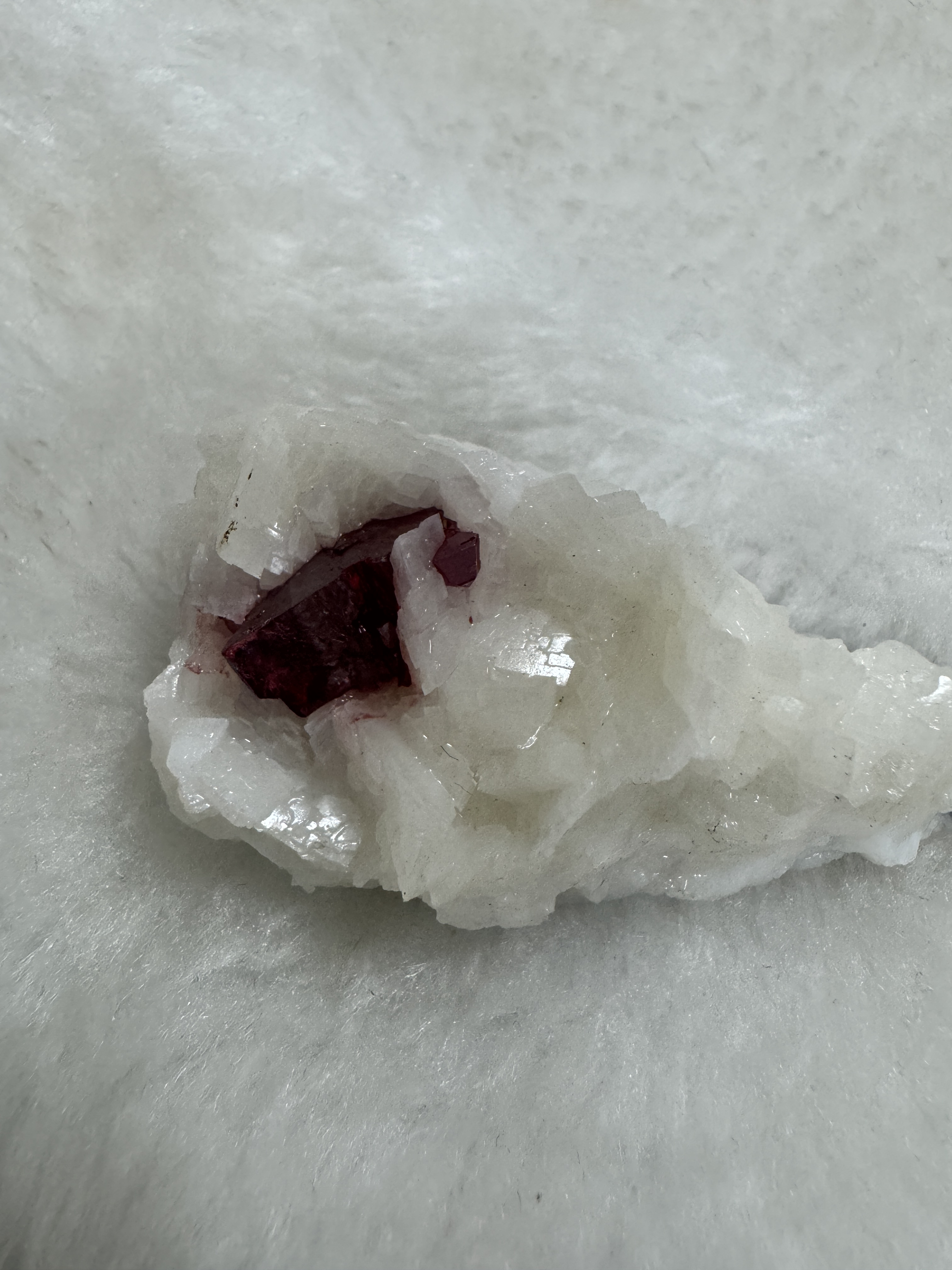 天然辰砂朱砂天然辰砂原石晶体现改朱砂（正宗朱砂）原石连接