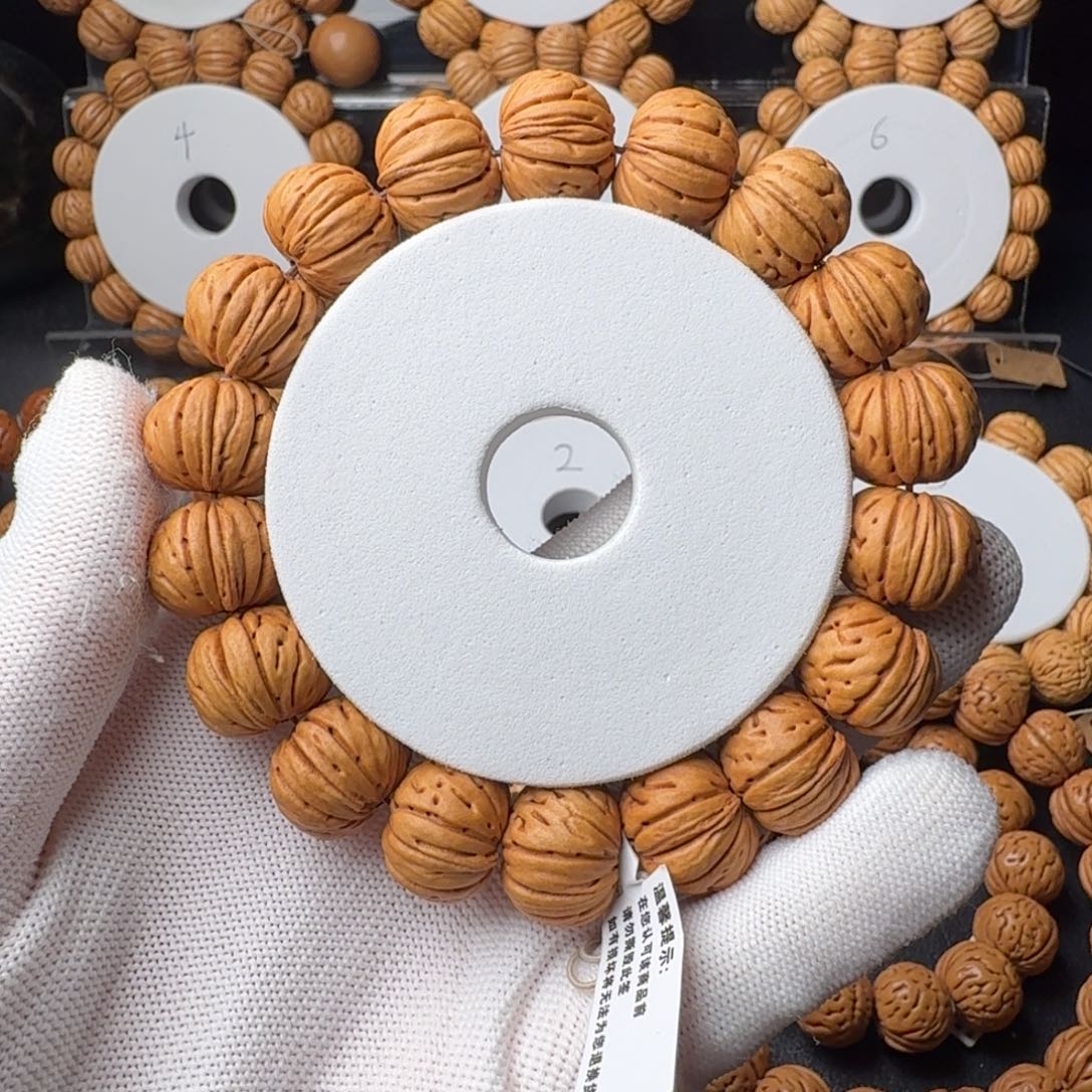 土***圆桃核手串树王纽扣