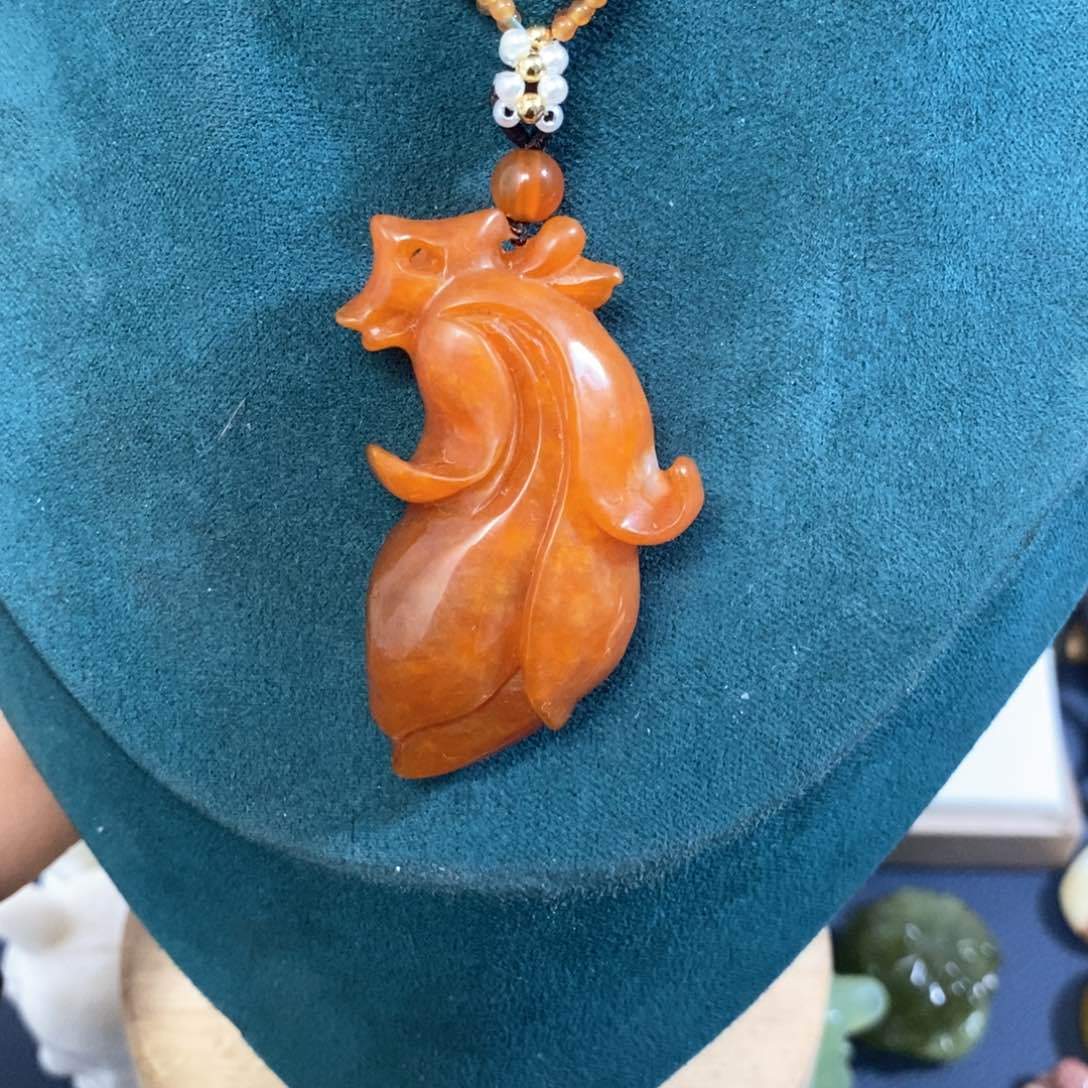 蛇纹石玉颈饰未镶嵌