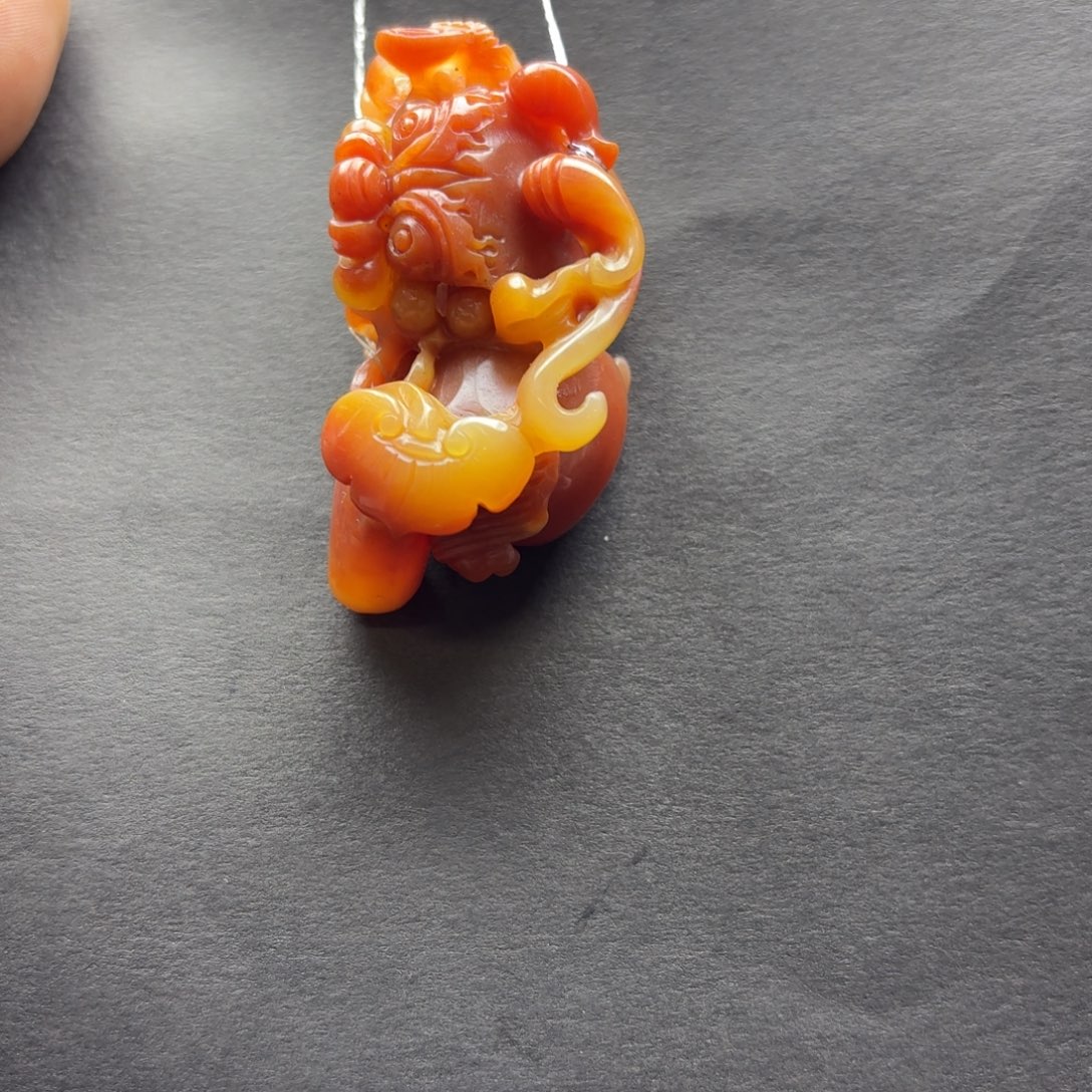 石英质玉（黄龙玉）未镶嵌颈饰1
