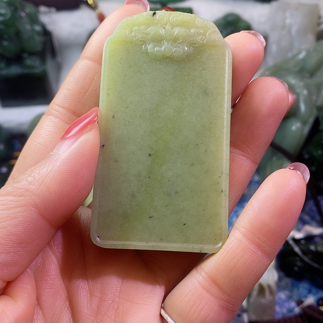 和田玉（糖玉）颈饰未镶嵌广****哥