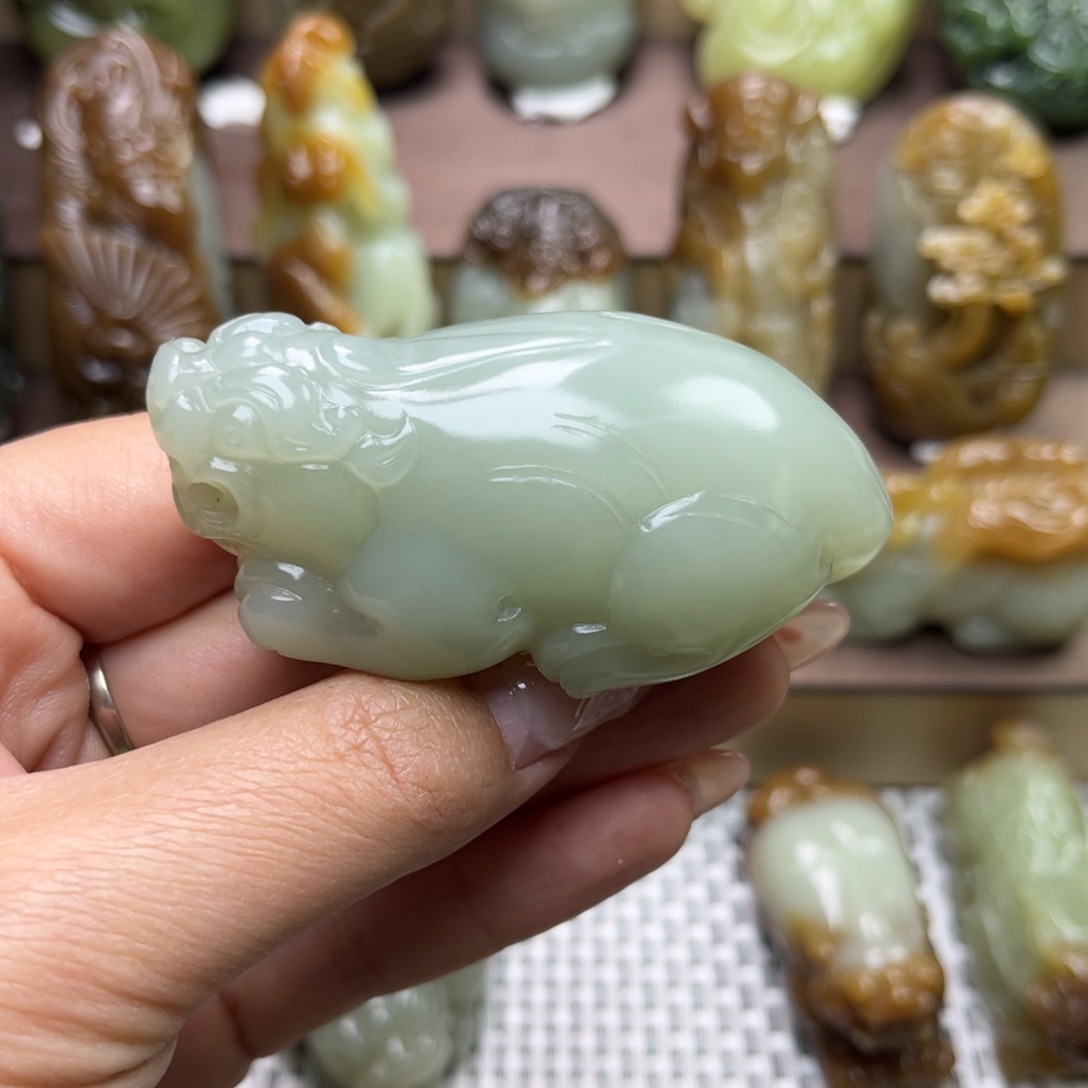 和田玉把件未镶嵌铁*哥