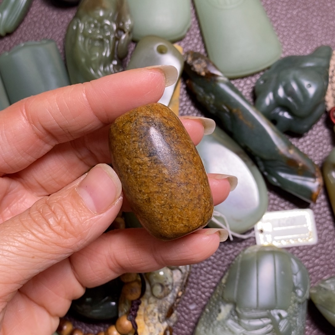 岫岩河磨玉（透闪石质玉）未镶嵌耳饰