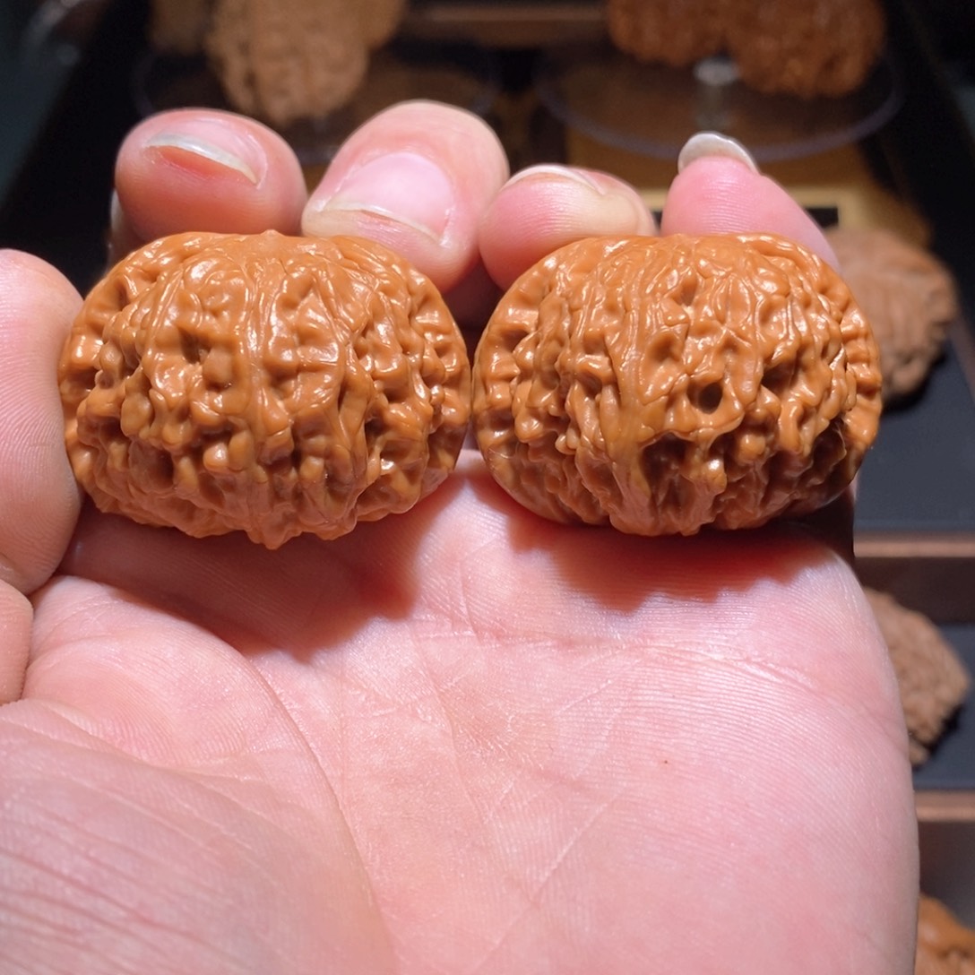 文玩核桃吊坠龙眼