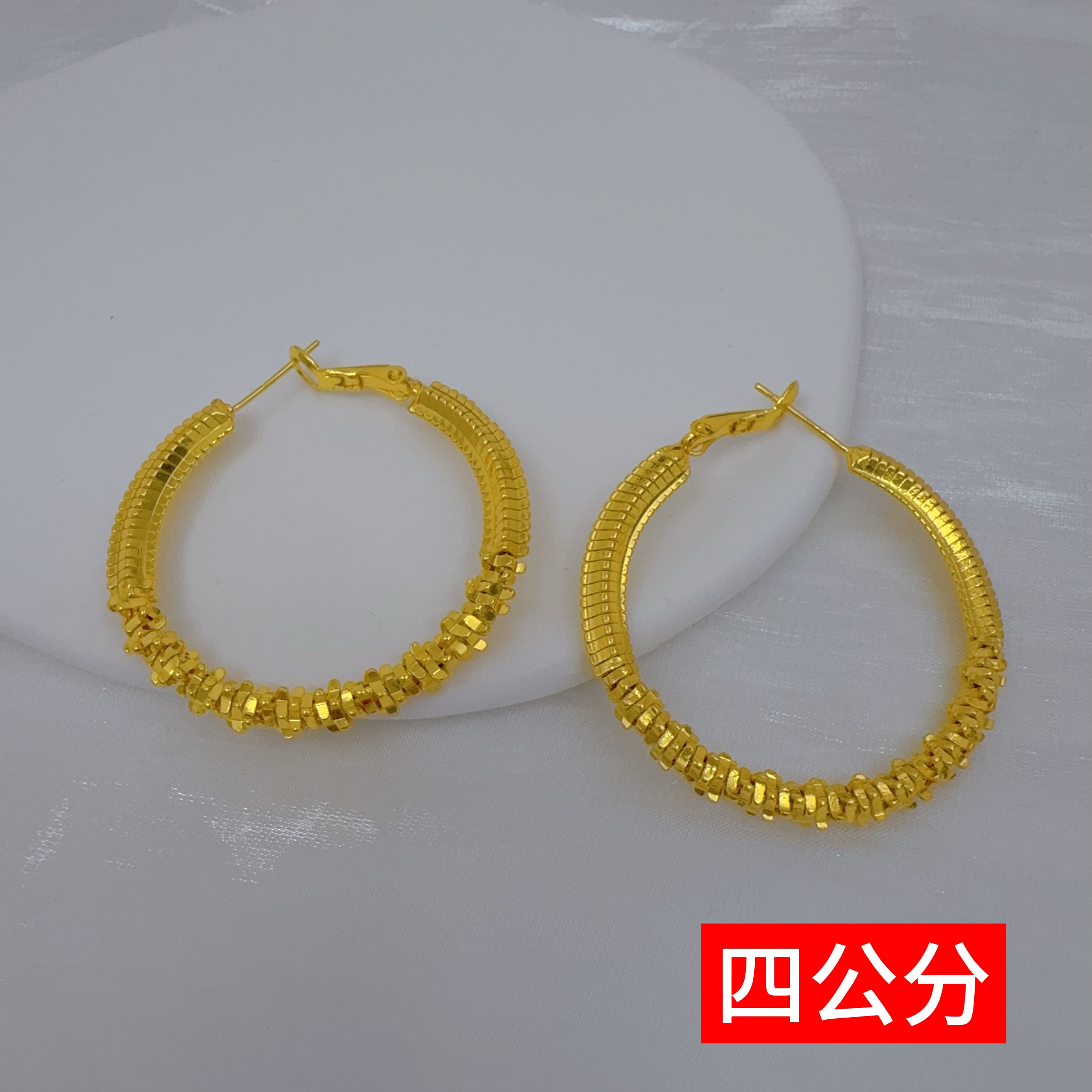 铜合金耳饰 颜色很正的金色不规则碎纹弹力扣耳环（四公分）
