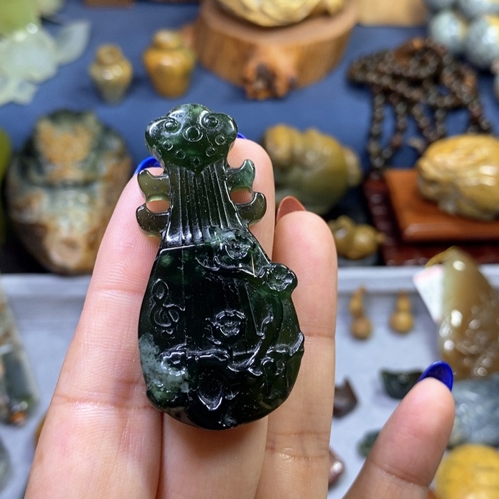 蛇纹石玉岫玉吊坠未镶嵌