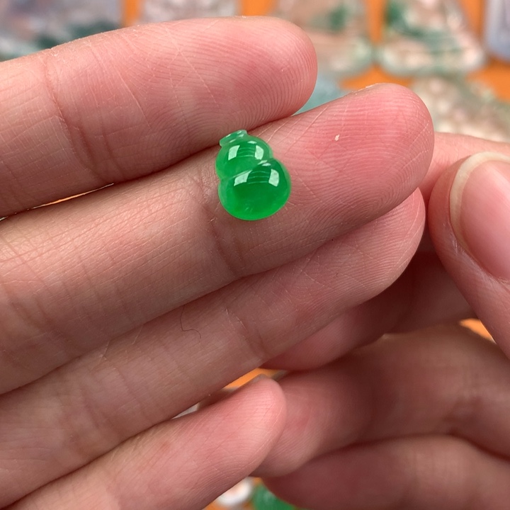 翡翠挂件未镶嵌….