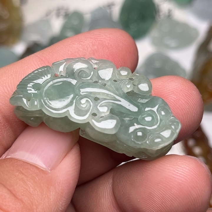 翡翠未镶嵌颈饰貔貅