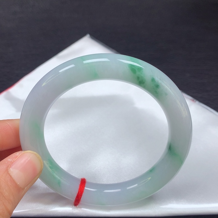 翡翠手镯（圆镯）未镶嵌55圈