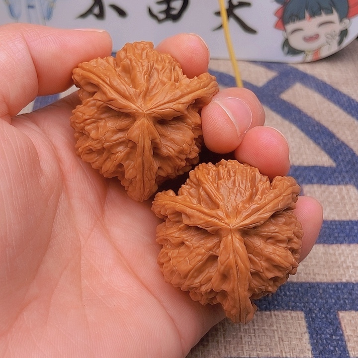 吊坠文玩核桃?**萱三棱