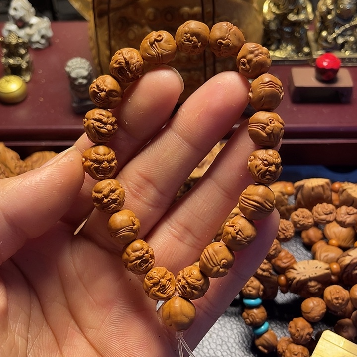 龙纹桃核雕刻恶僧