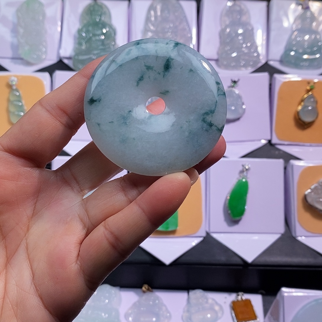 翡翠未镶嵌颈饰平安扣