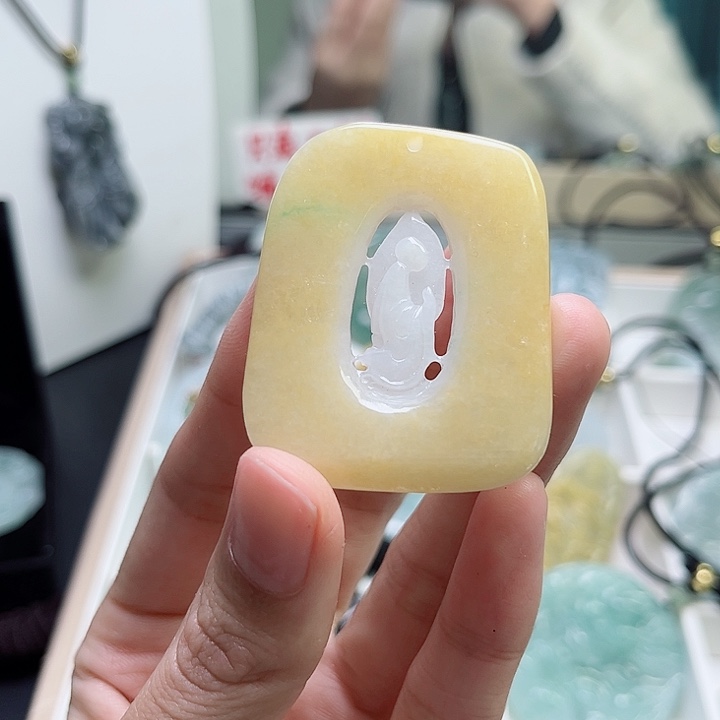 翡翠颈饰未镶嵌翡翠