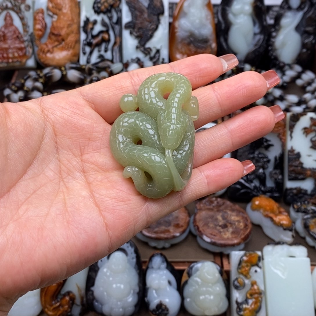 颈饰未镶嵌和田玉