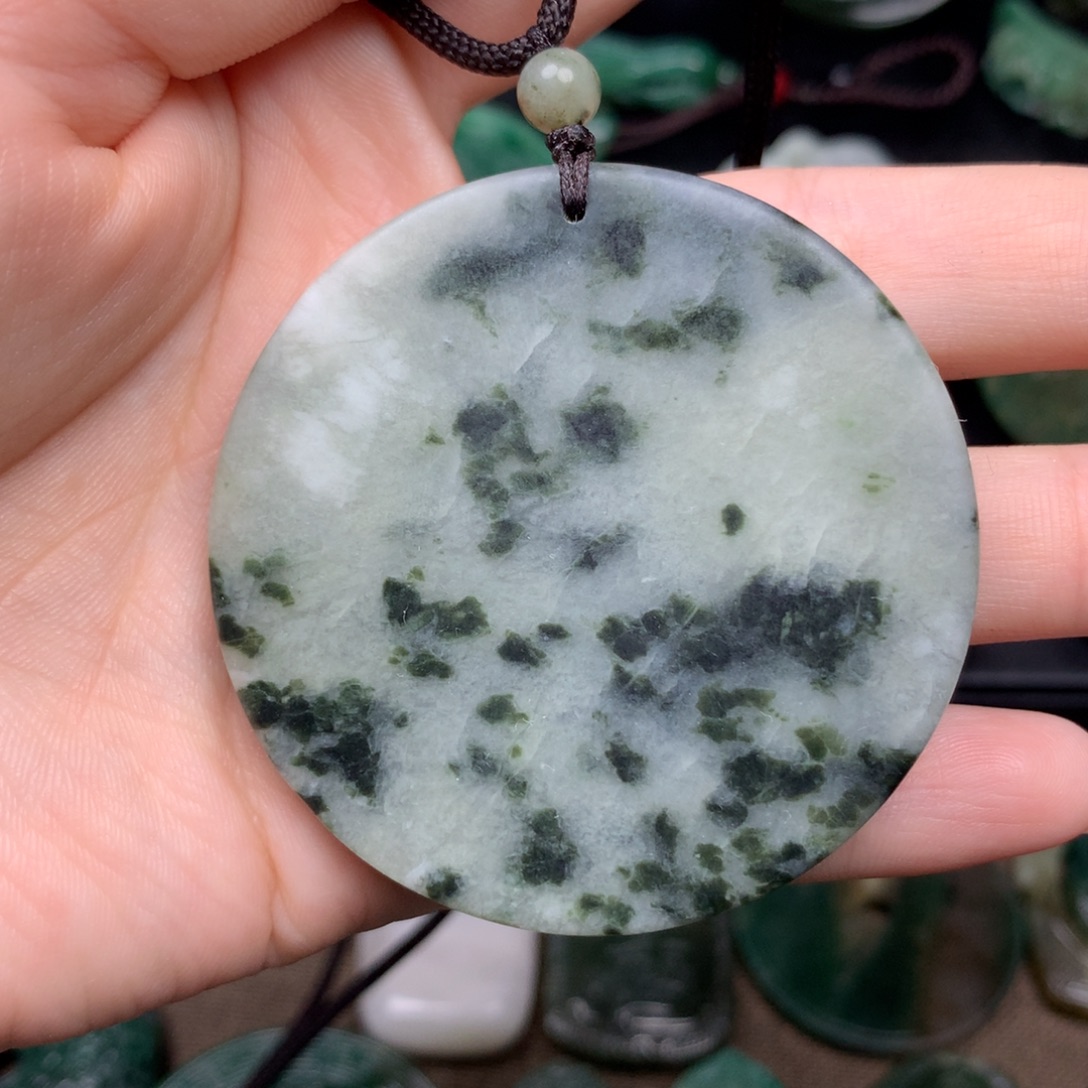 独山玉未镶嵌颈饰