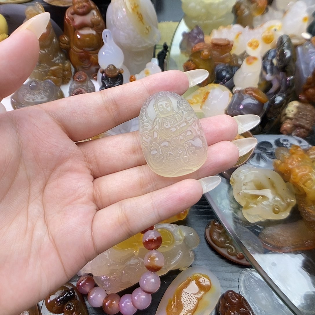 小***悦玛瑙/玉髓未镶嵌颈饰