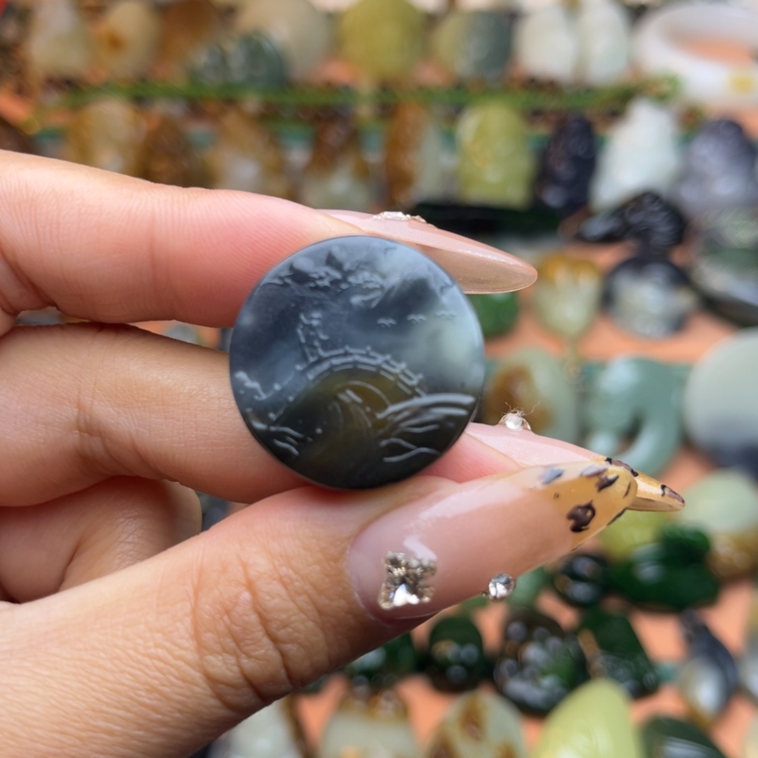 雾***岛和田玉未镶嵌颈饰