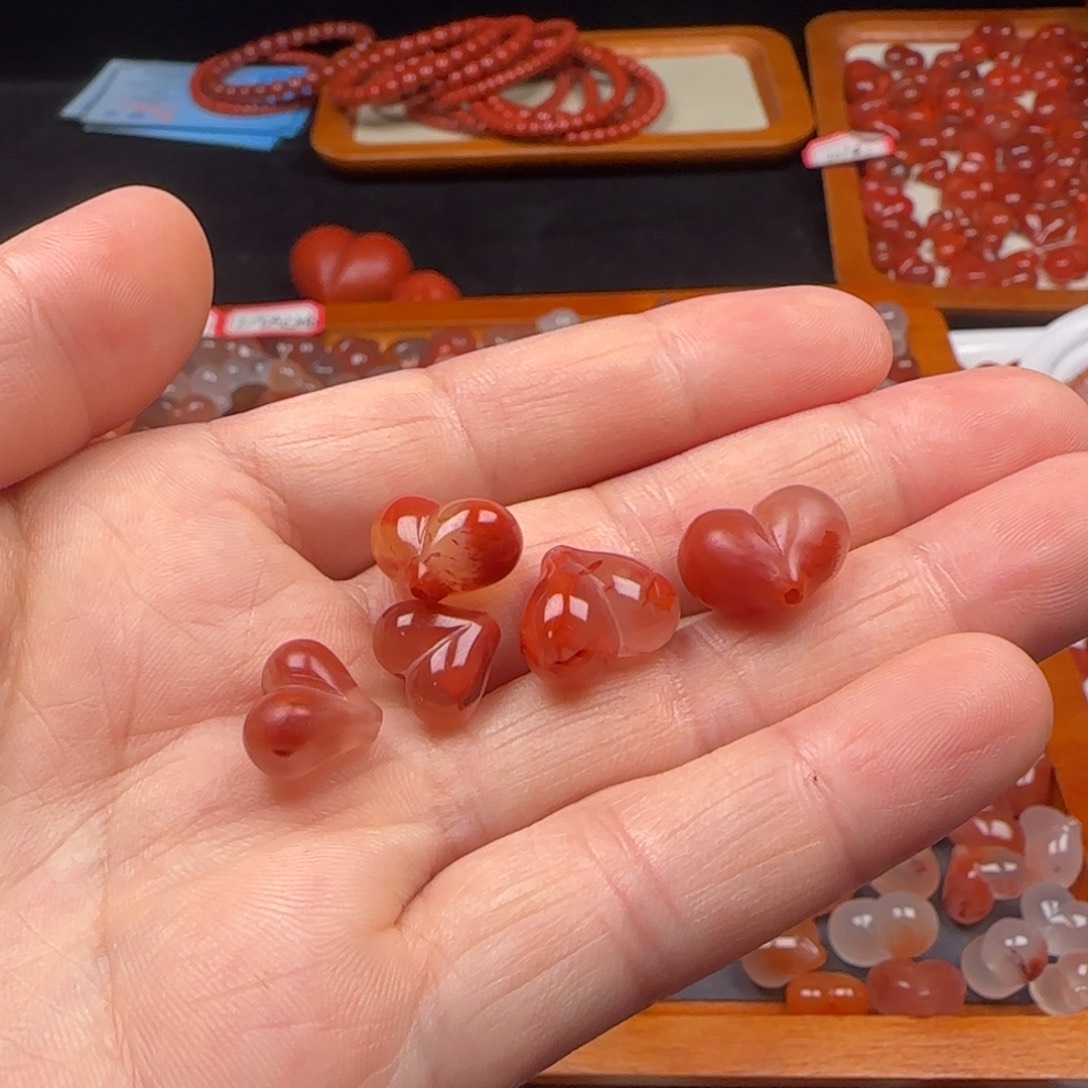 飞***儿南红玛瑙未镶嵌挂件