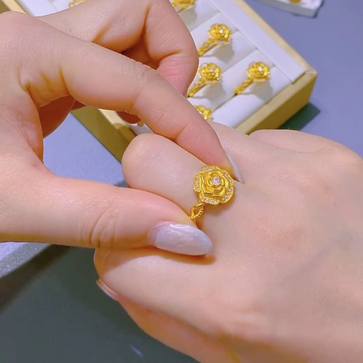 合成锆石戒指 奥黛丽玫瑰花戒指时尚富贵花指环Z-46