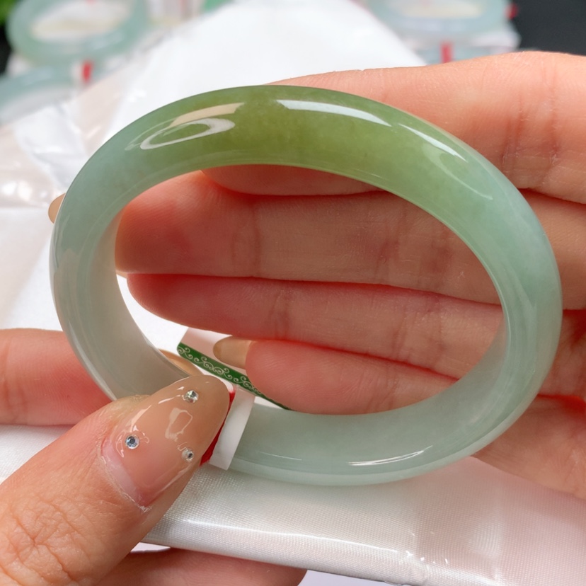 【闪购商品】翡翠手镯（贵妃镯）未镶嵌