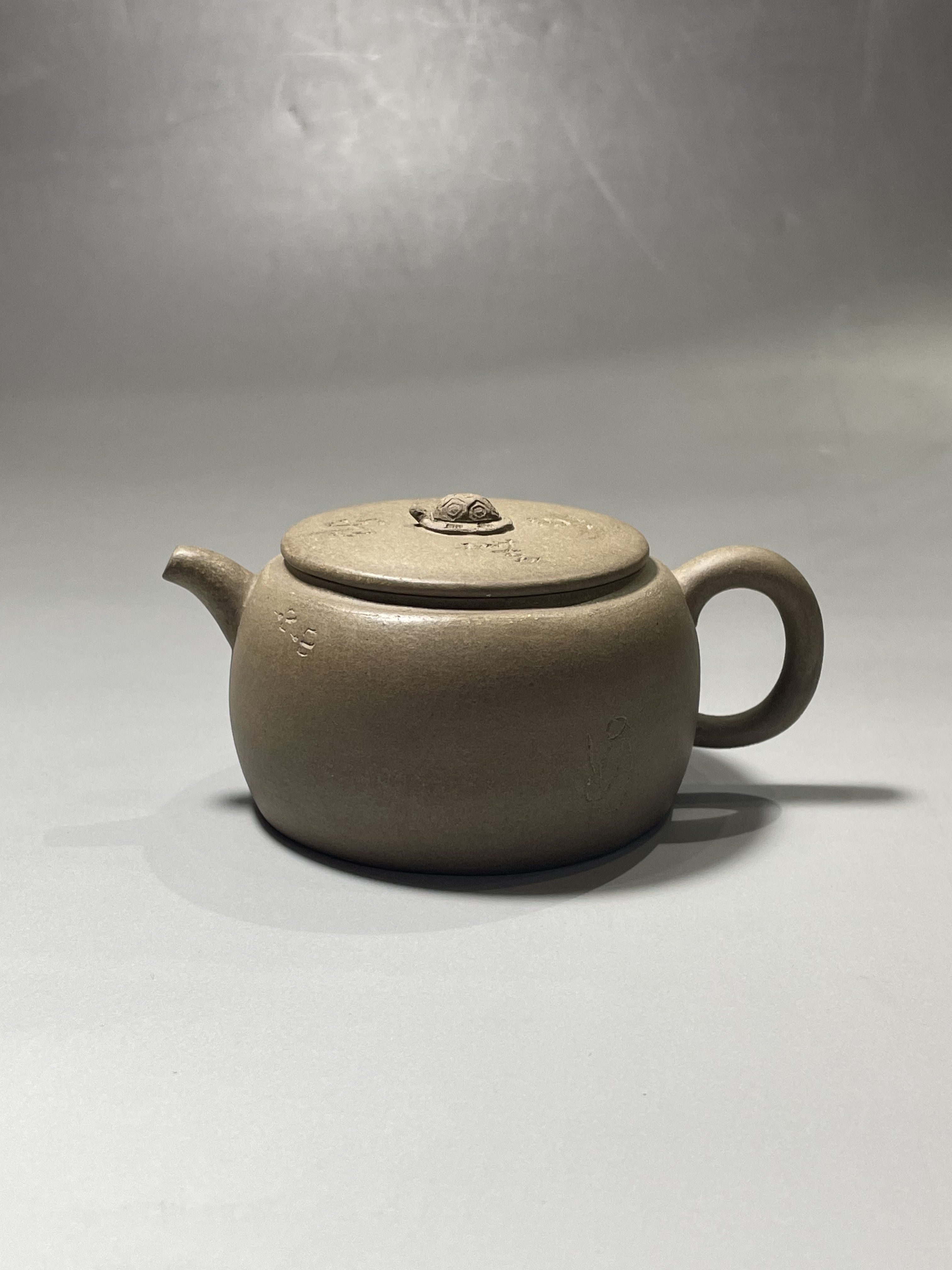 荆玉小品 壶、一峰山房出品、原矿青灰泥、约110cc