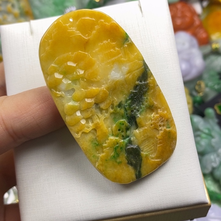 翡翠未镶嵌吊坠(赠链)