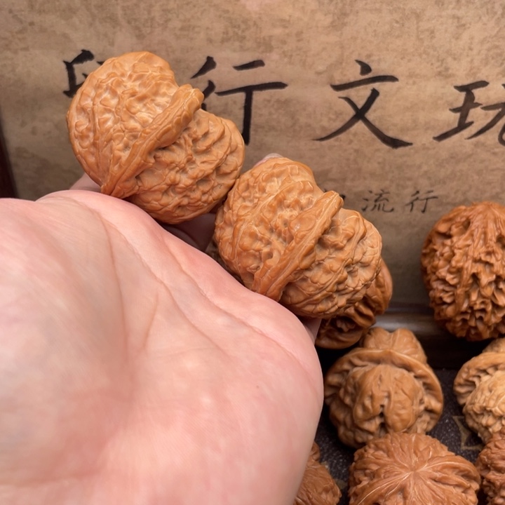 随***遇把件文玩核桃45白狮子拱桥白