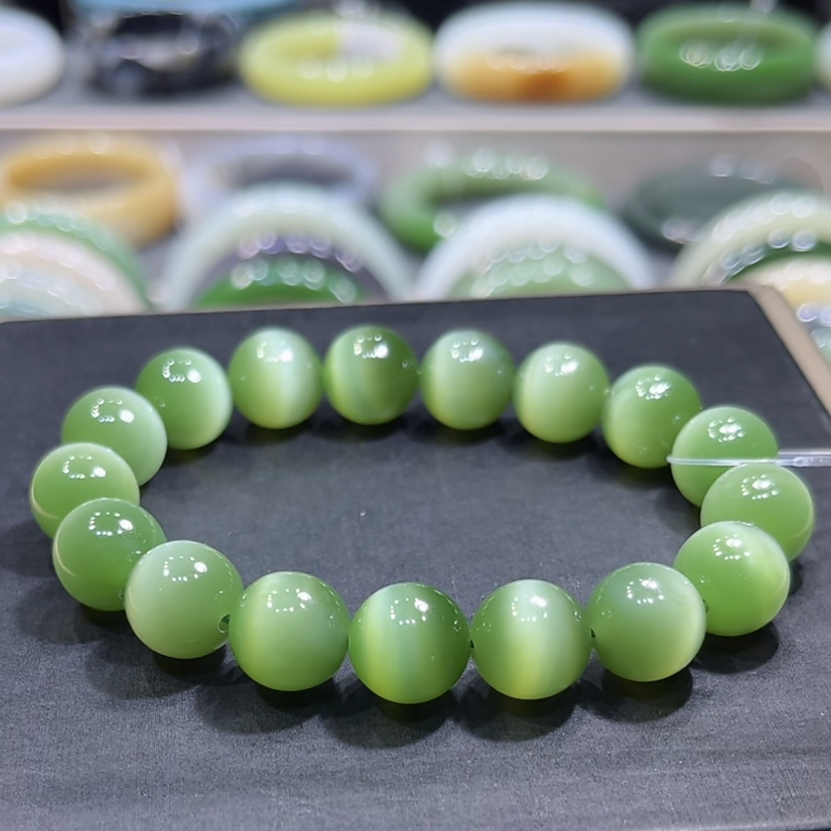 收藏级！和田玉俄料碧玉一线猫绿猫眼手串12mm