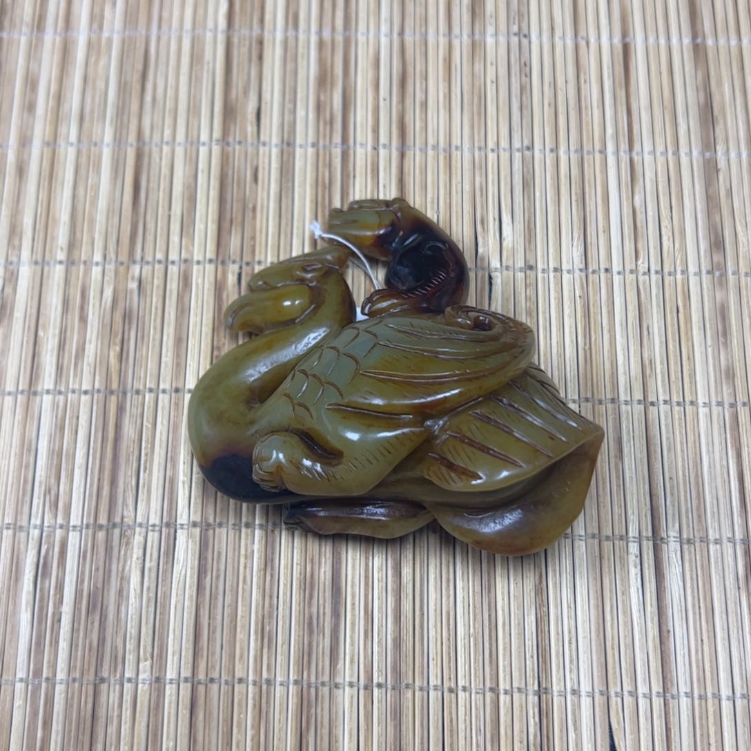 和田玉未镶嵌把件