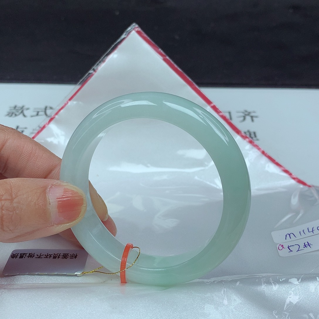 翡翠手镯未镶嵌52圈4090