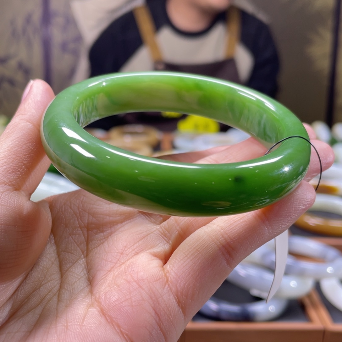 和田玉未镶嵌手镯60圈