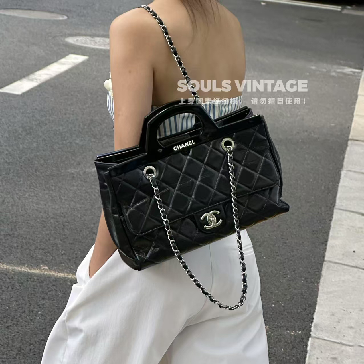 95新 Chanel/香奈儿 黑银油蜡牛亚克力手柄 衣架包小号/654651335