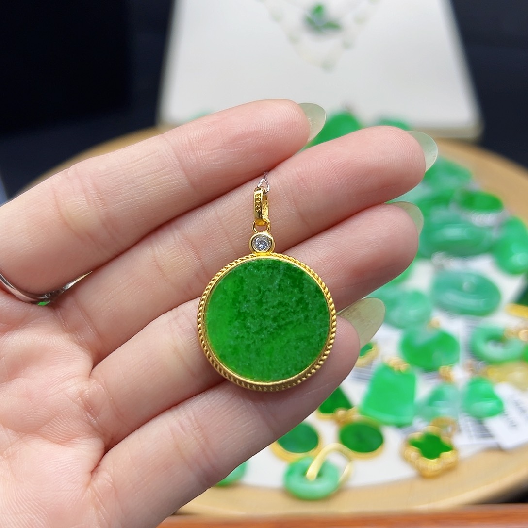 翡翠颈饰银S925镶嵌天然缅料A货一件