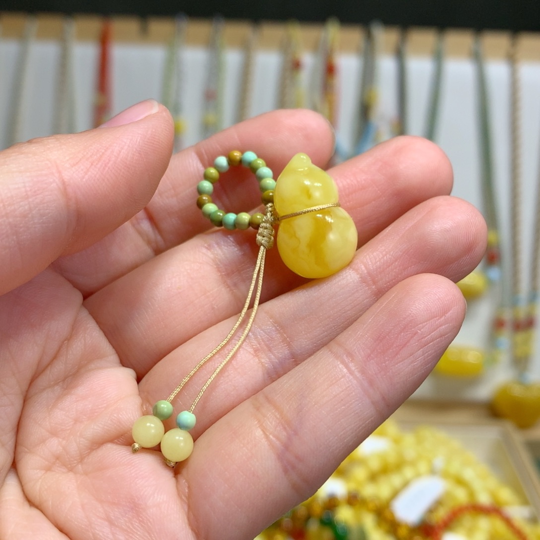 安***樂琥珀未镶嵌裸石配饰