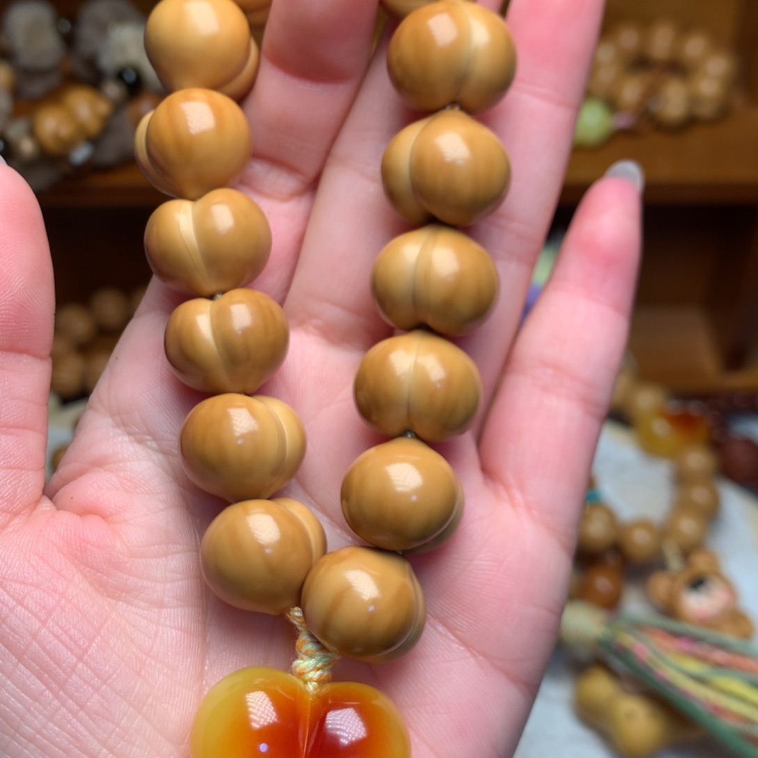 猴头核桃吊坠16高定屁桃手持爱心