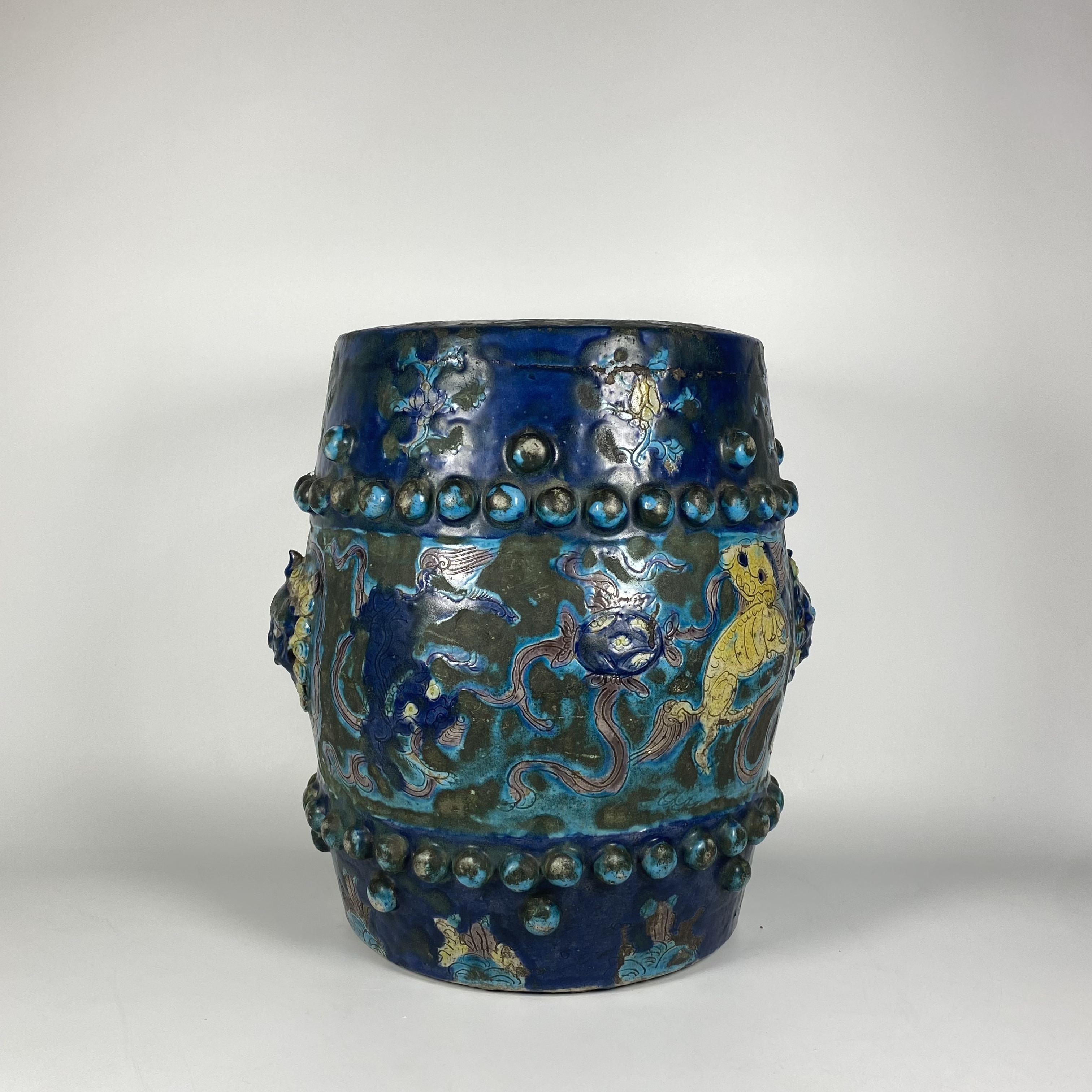 【除夕拍卖预展】明·天顺-成化景德镇法华彩双狮滚绣球迎手