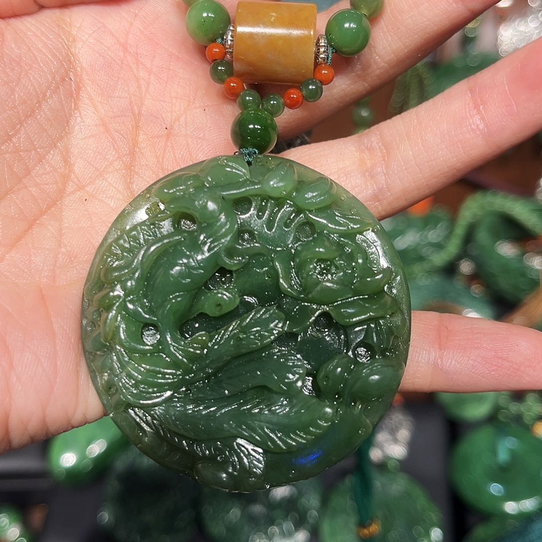 颈饰未镶嵌和田玉（糖玉）