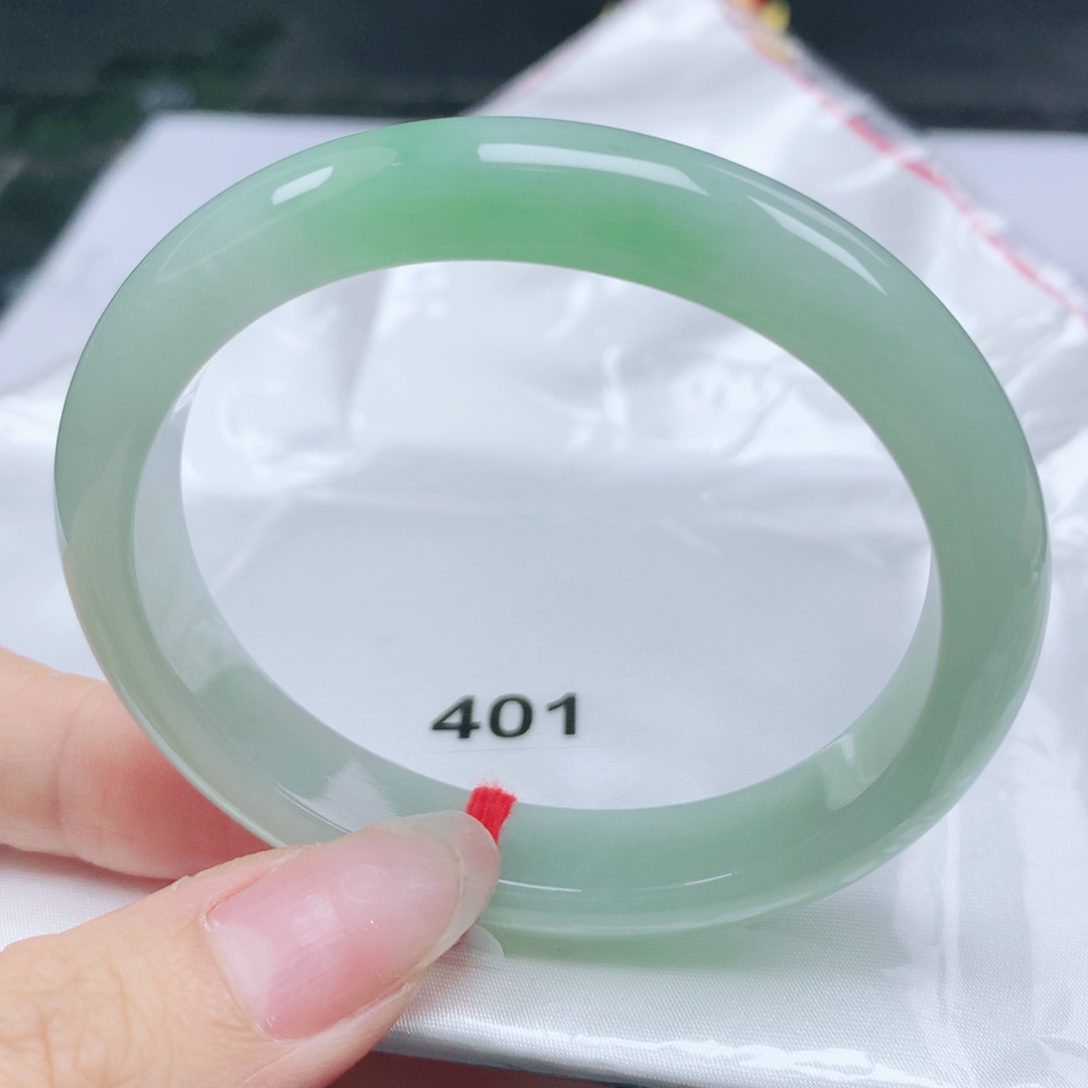 翡翠未镶嵌手镯翡翠54.0甜果绿窄版贵妃