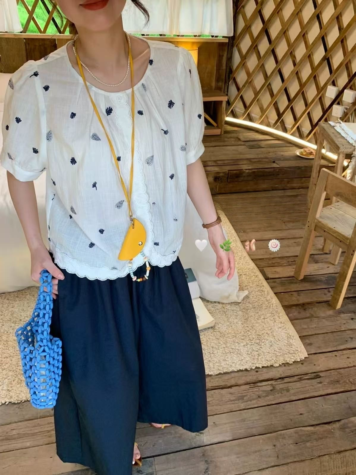 01505 森系小清新碎花刺绣泡泡袖短袖衬衫