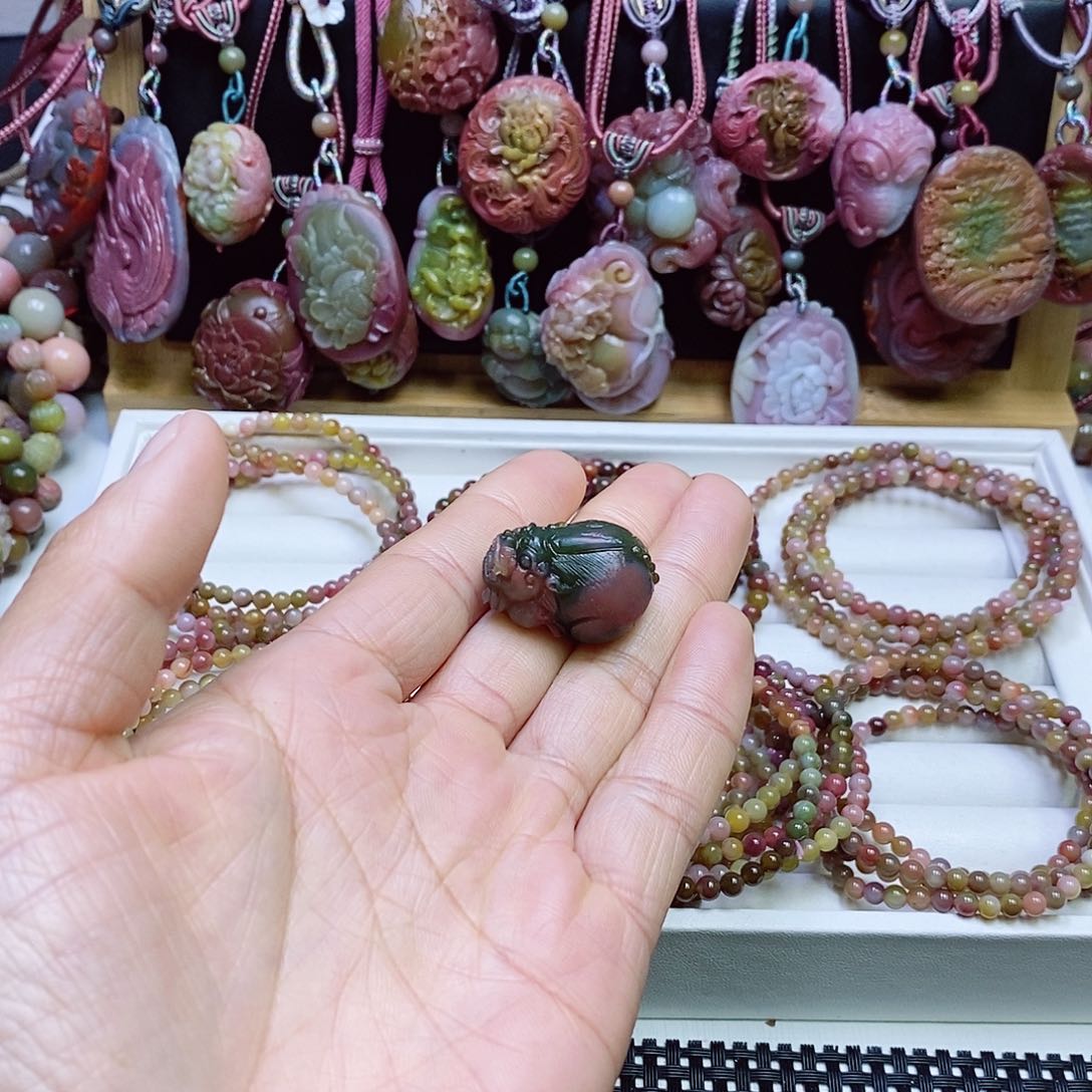 玛瑙/玉髓盐源玛瑙吊坠未镶嵌