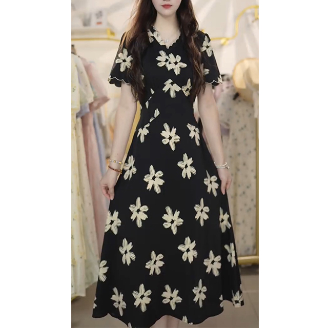 L5523法式连衣裙2025夏季新款碎花气质收腰显瘦度假风高级感长裙