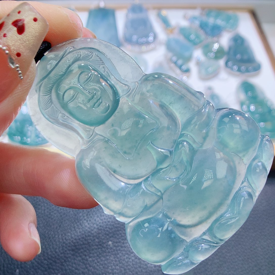 翡翠颈饰未镶嵌翡翠