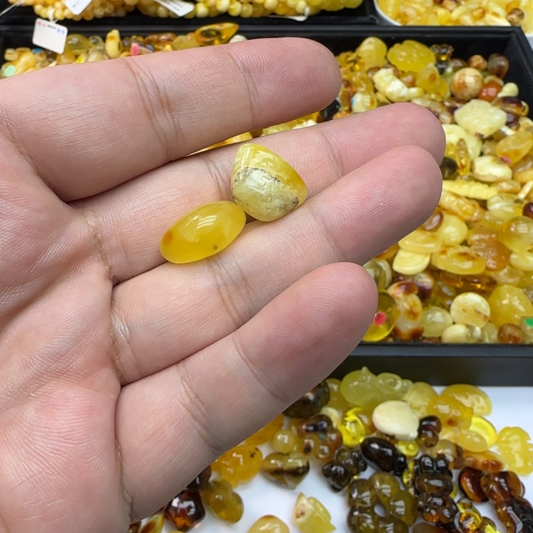 琥珀未镶嵌裸石2克微瑕一组