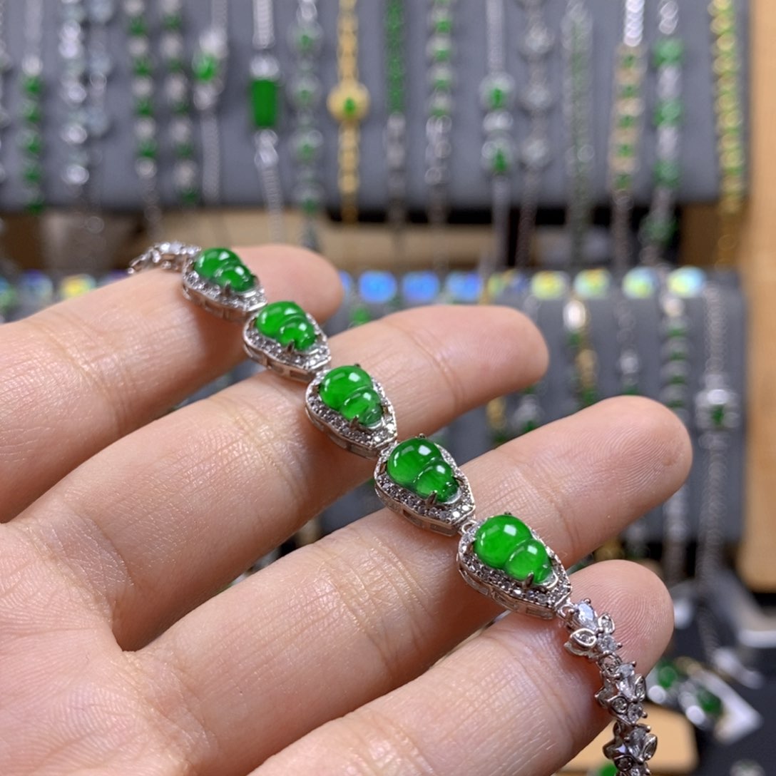 颈饰银S925镶嵌翡翠鱼****鼻