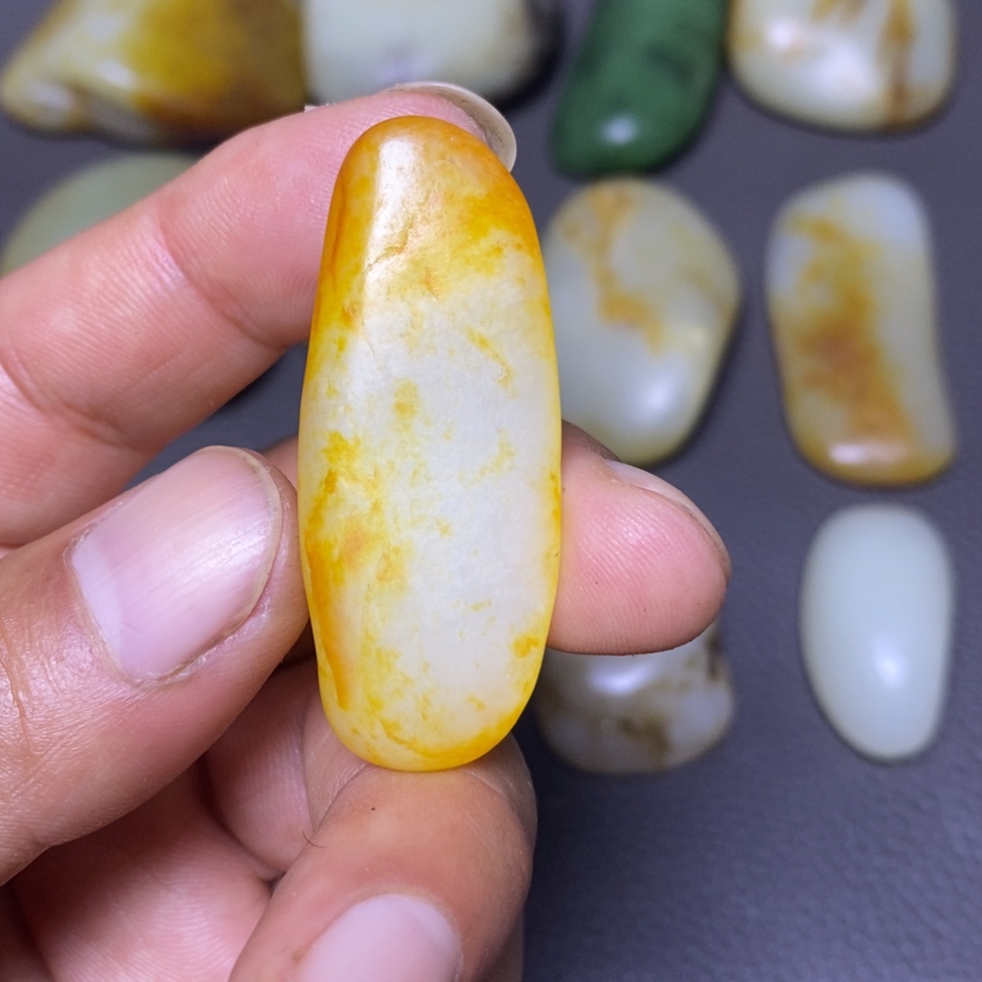 和田玉未镶嵌把件